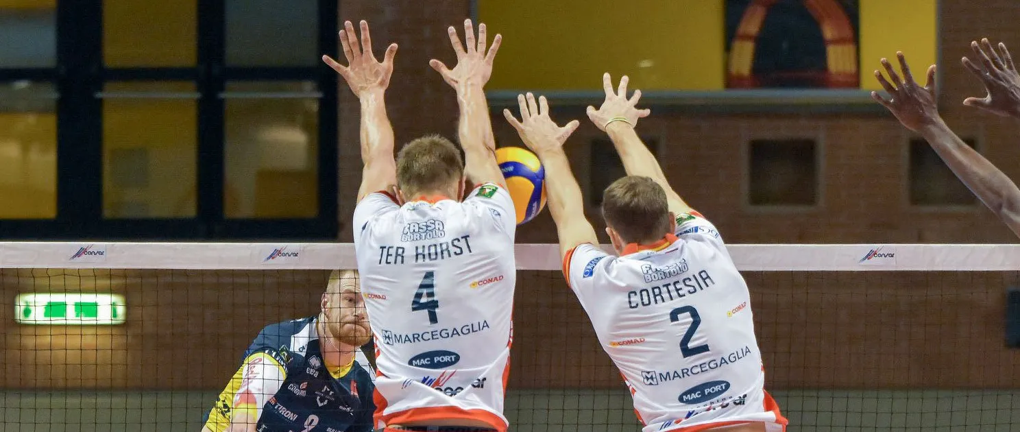 CORTESIA: ONE TO THE TOP MIDDLES IN SUPERLEGA